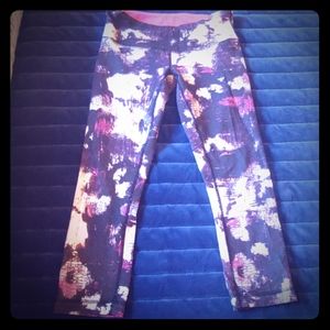 Super fun RARE color way lululemon crop legging